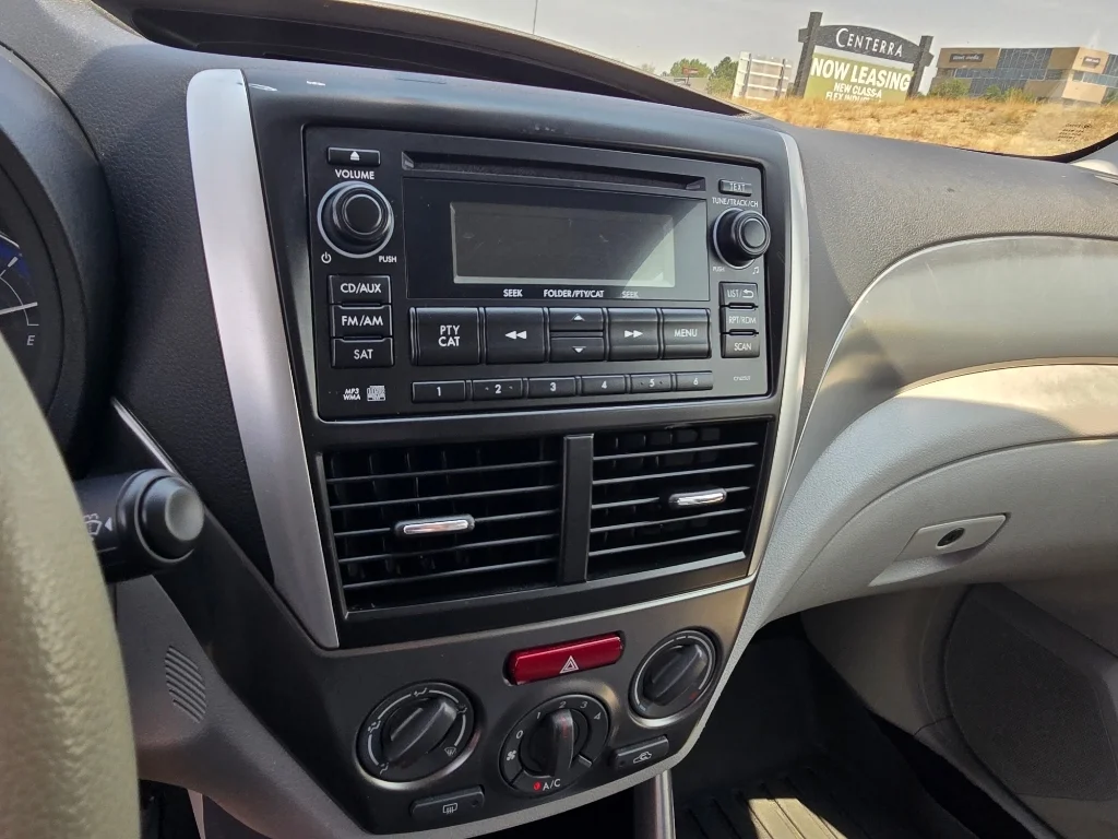 Used 2013 Satin White Pearl Subaru 2.5X image 23
