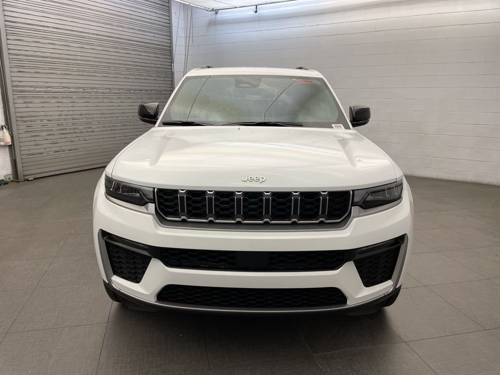 New 2026 Bright White Clear-Coat Exterior Paint Jeep Limited image 6