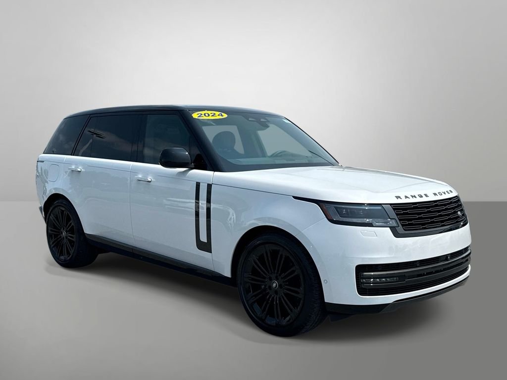 Used 2024 White Land Rover SE image 25