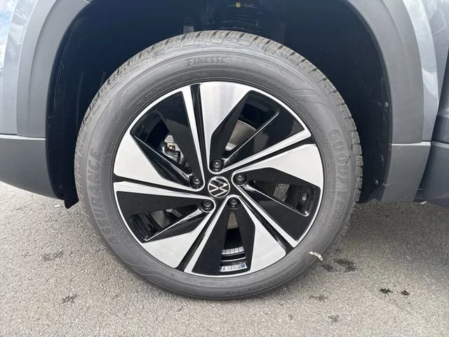 New 2026 Platinum Gray Metallic Volkswagen SE image 25