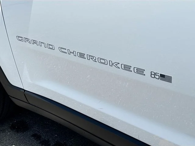 New 2026 Bright White Clear-Coat Exterior Paint Jeep  image 20