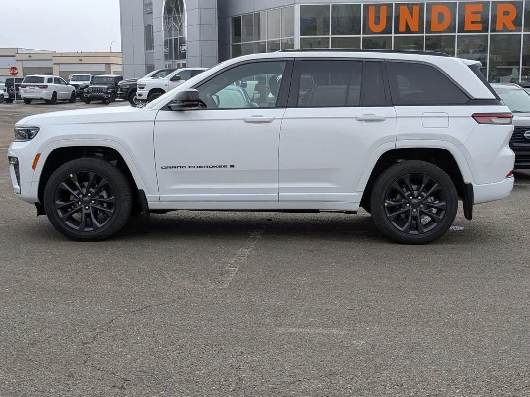 New 2026 White Jeep Limited Reserve - - 4x4 - CommandView Sunroof - Leather Seats - Adaptive Cruise Control & More! image 7