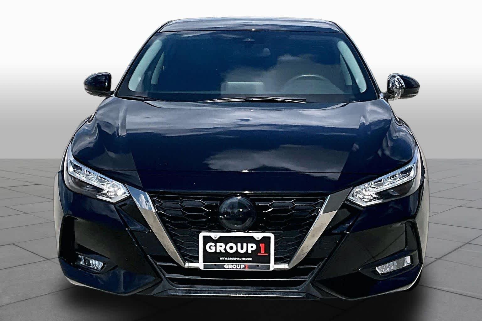 Used 2022 Super Black Nissan SR image 4