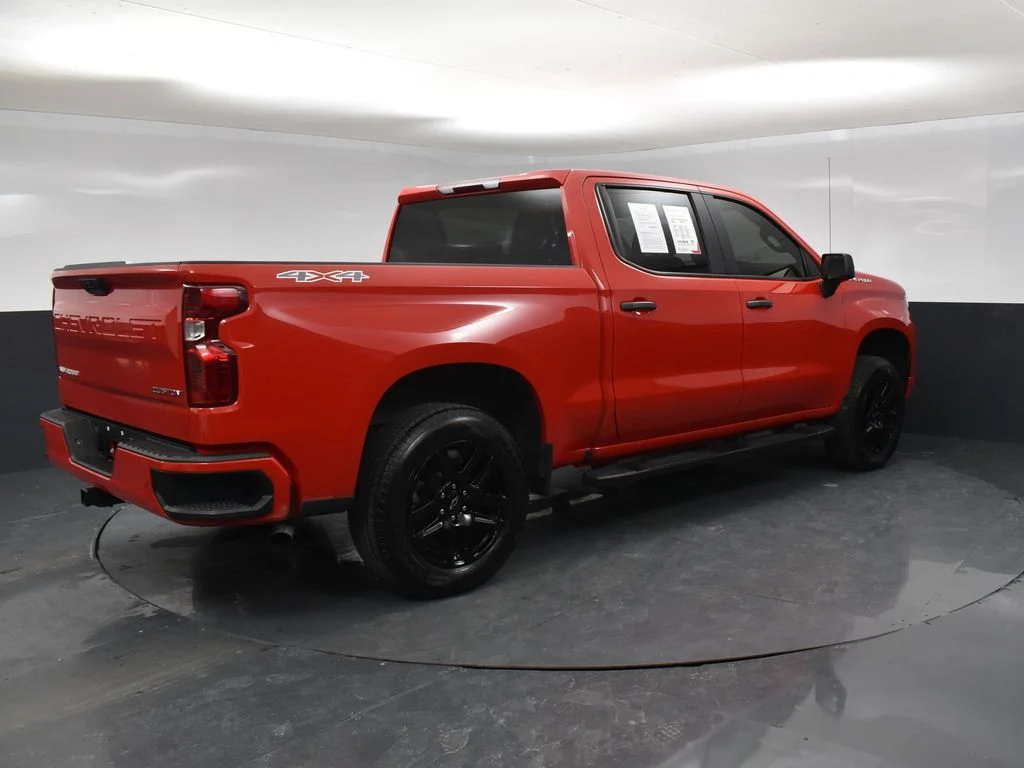 Used 2022 Red Chevrolet Custom image 2