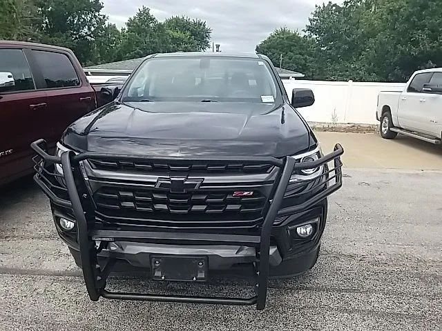 Used 2022 Black Chevrolet Z71 image 10