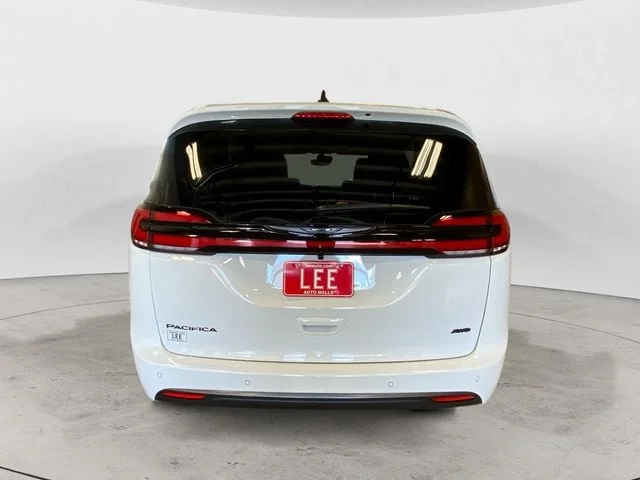 New 2026 Bright White Chrysler SELECT AWD image 5
