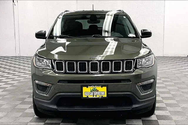 Used 2018 Olive Green Pearlcoat Jeep Sport image 3