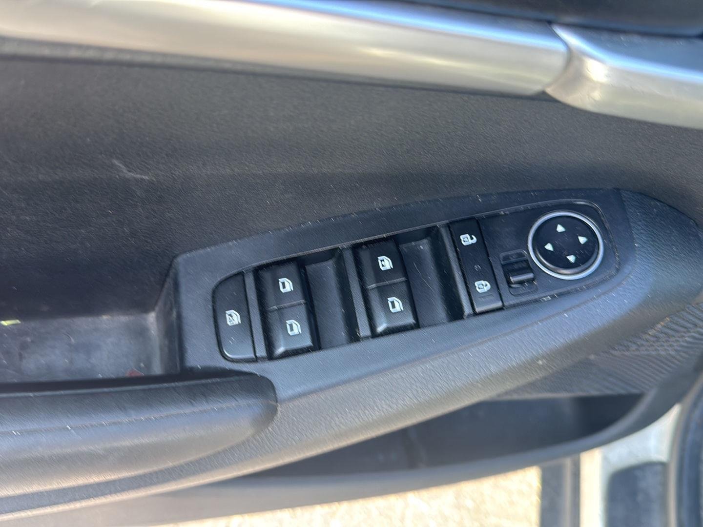 Used 2021 Snow White Pearl Kia LX image 12