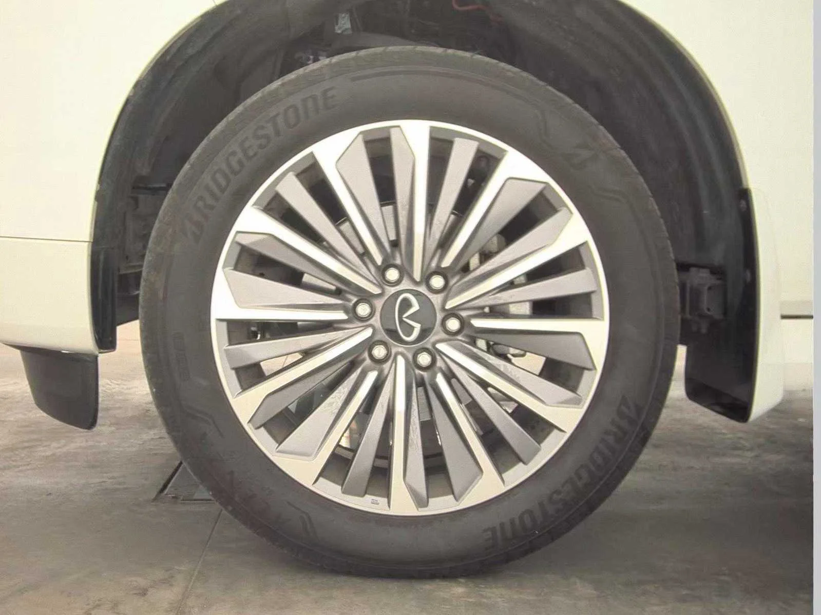 Certified Used 2025 Radiant White INFINITI SENSORY image 7
