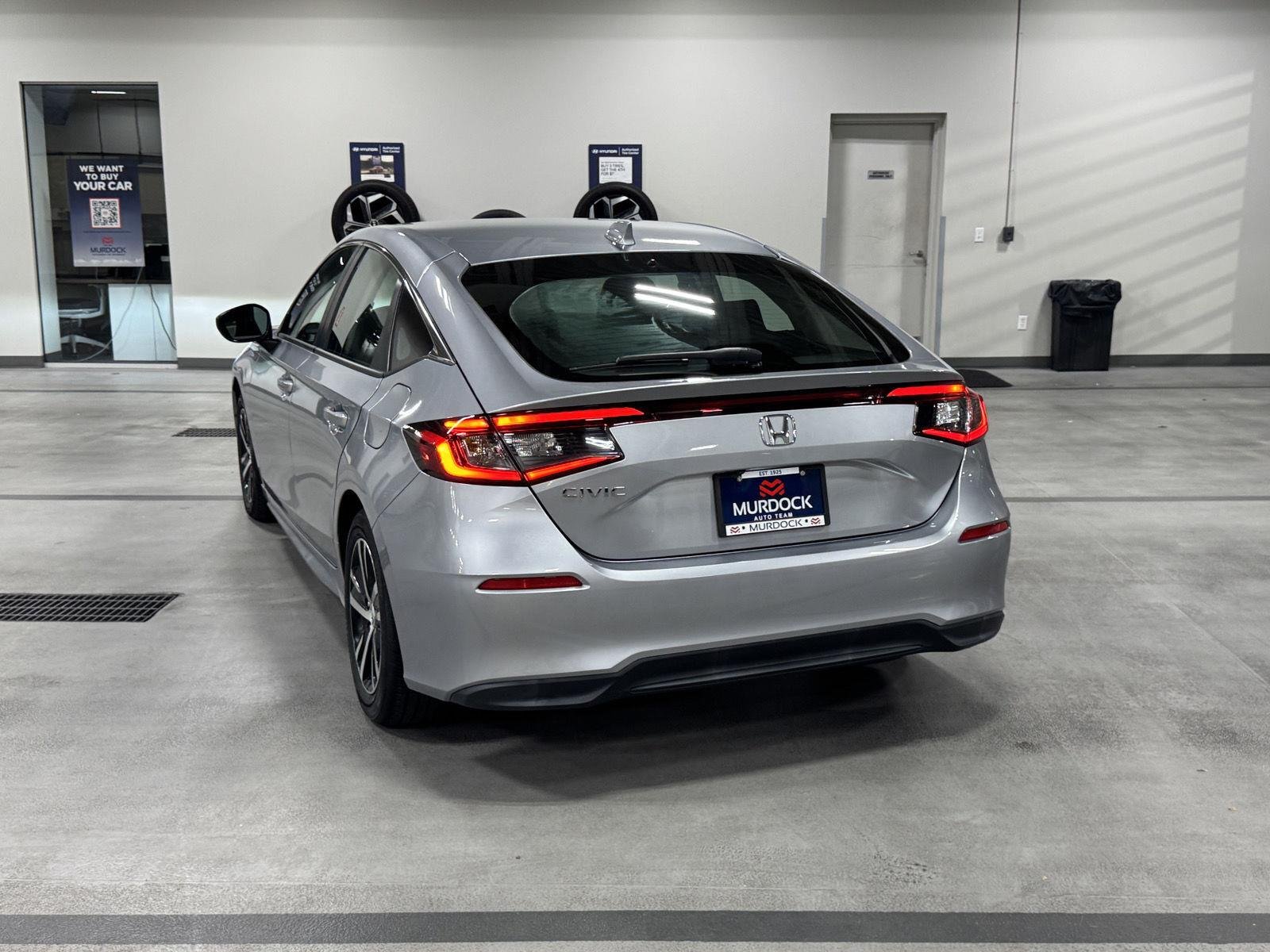 Used 2024 Lunar Silver Metallic honda LX image 8