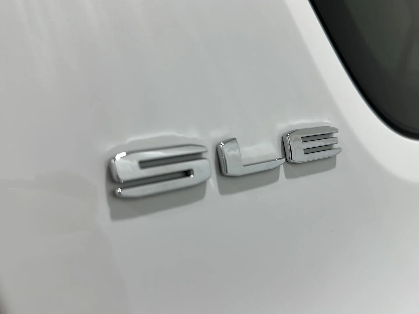Used 2023 Summit White GMC SLE image 30