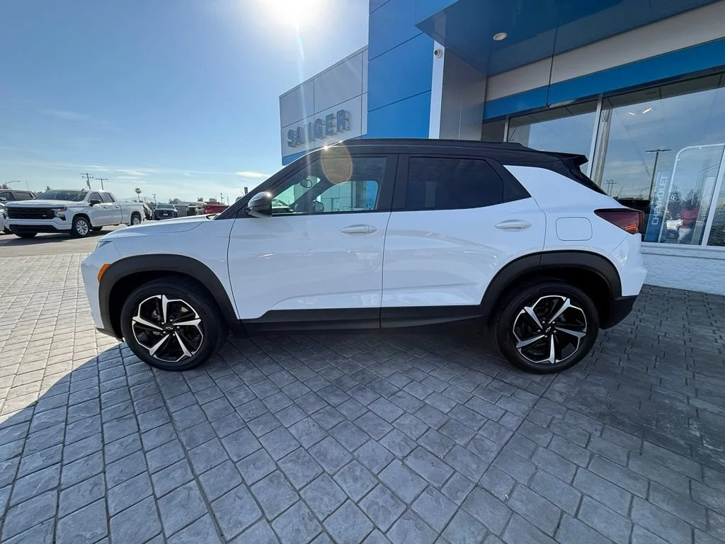Used 2023 SUMMIT WHITE Chevrolet RS image 7