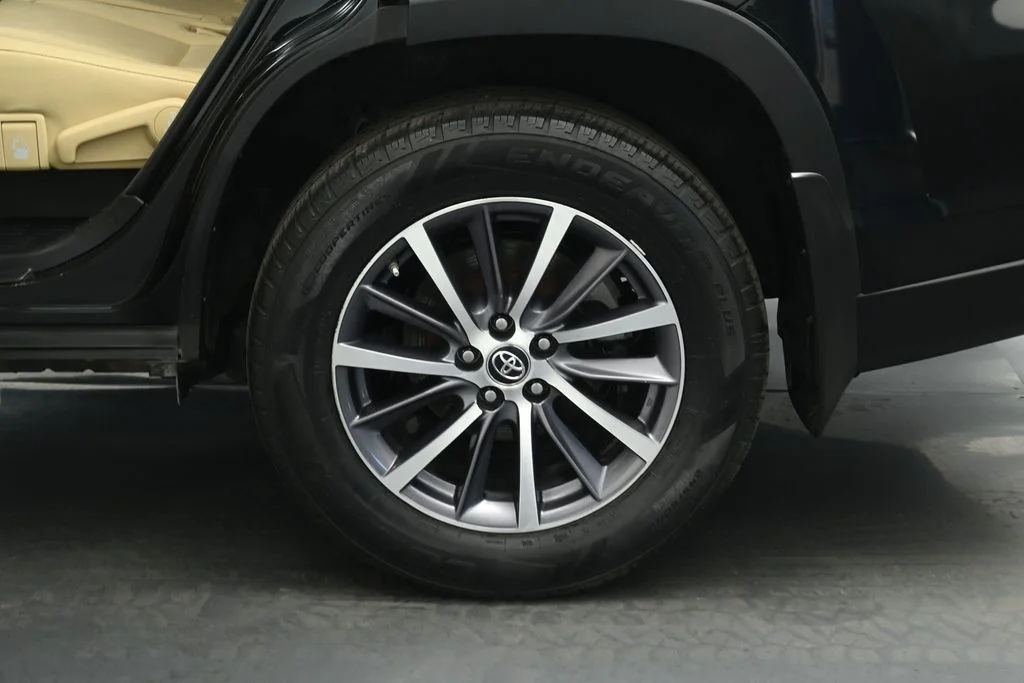 Used 2018 Black Toyota XLE image 25