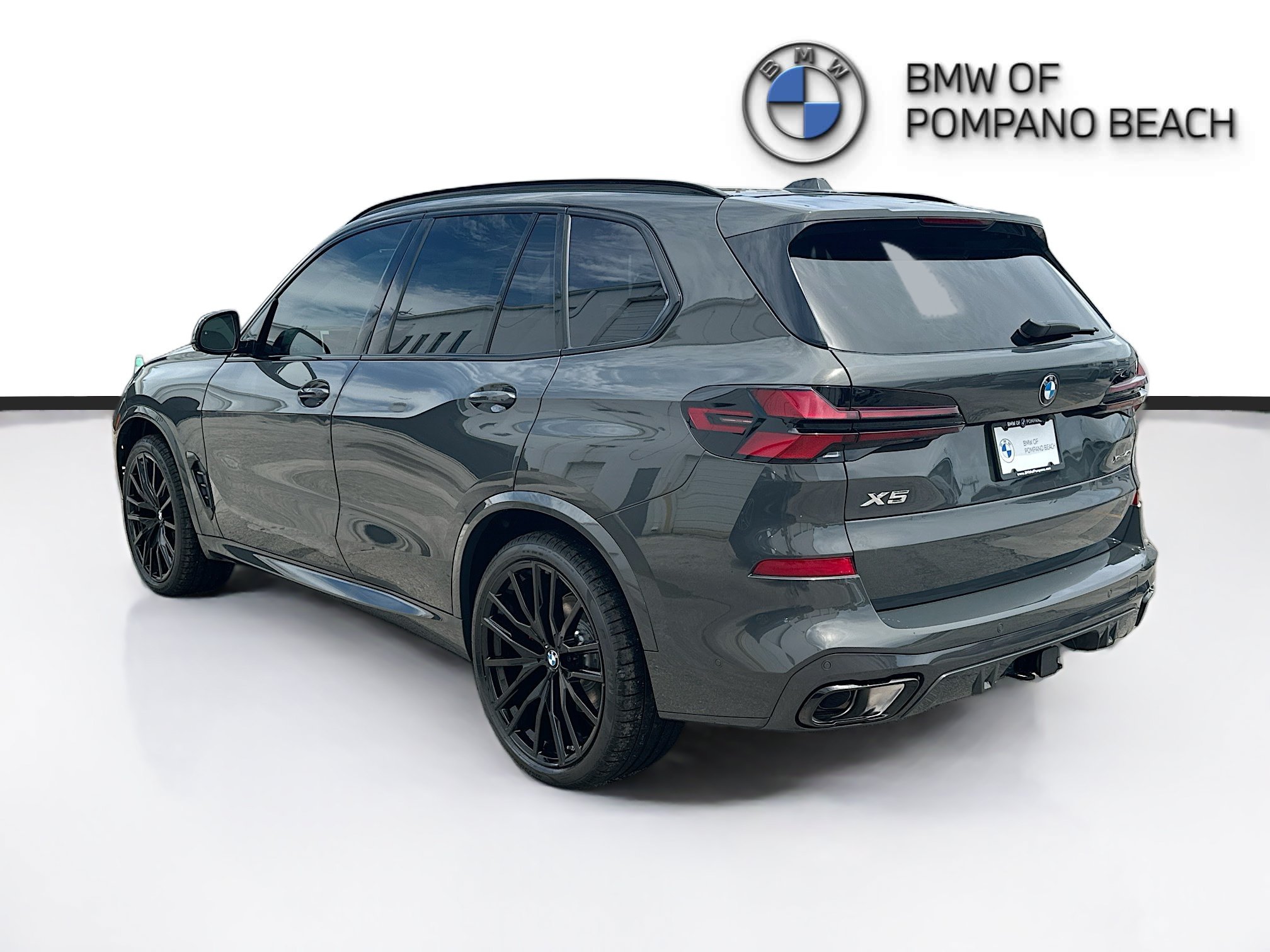 New 2026 Dravit Grey Metallic BMW xDrive40i image 4