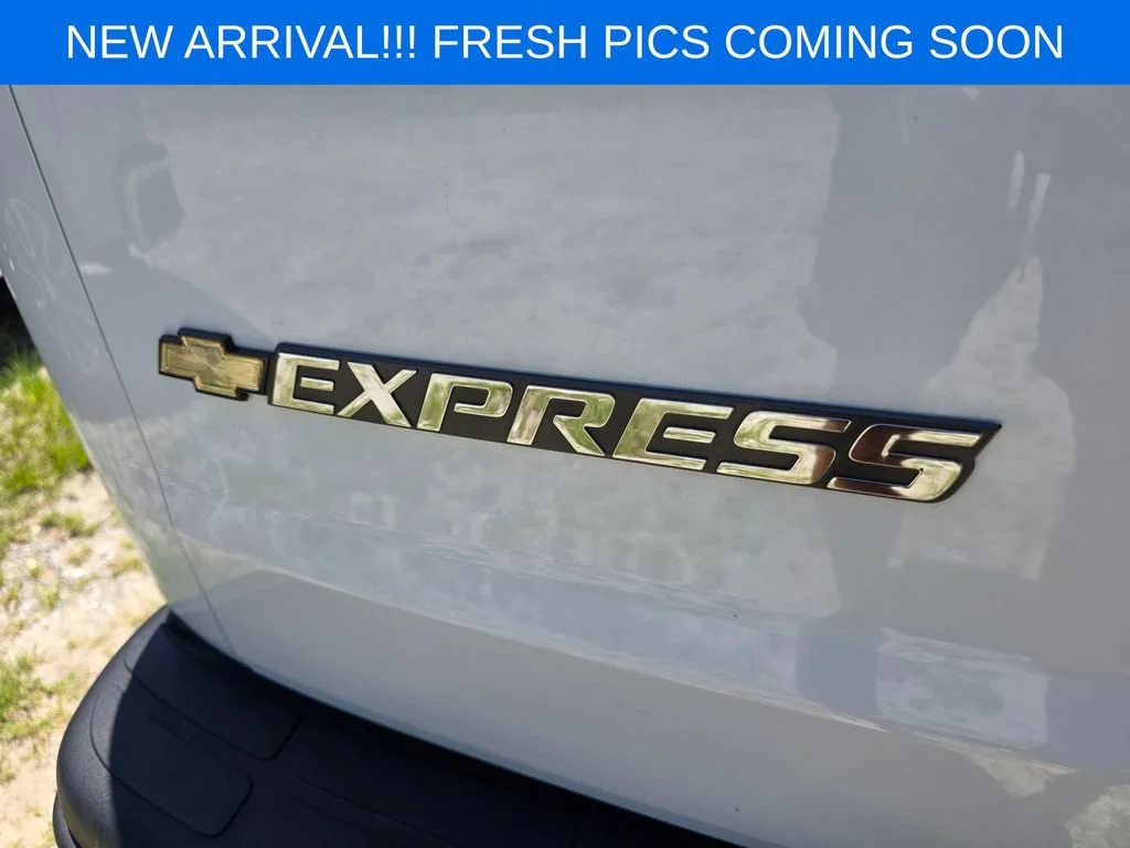2025 Chevrolet Express Passenger LT - Photo 13