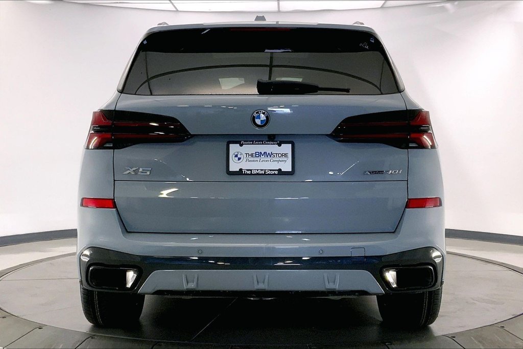 Used 2024 Gray Metallic BMW xDrive40i image 3