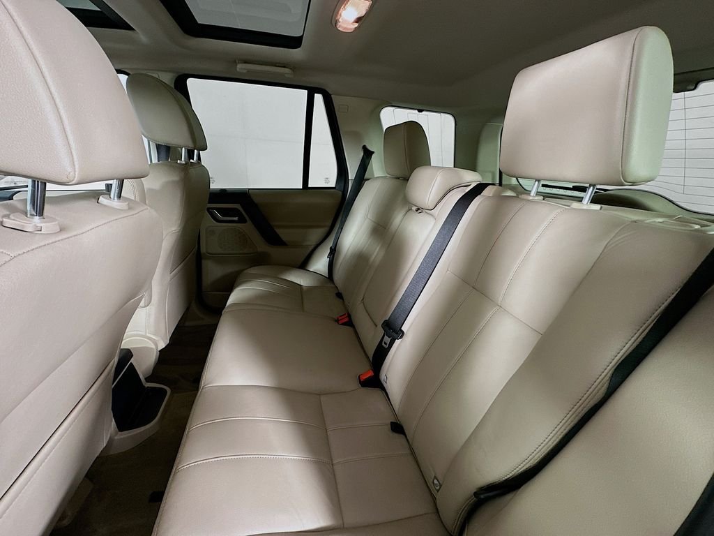 Used 2013 Fuji White Land Rover  image 22
