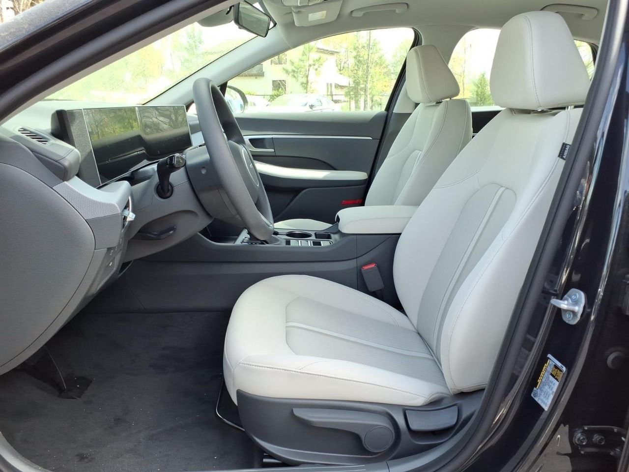 New 2026 Carbon Blue Hyundai SE image 12