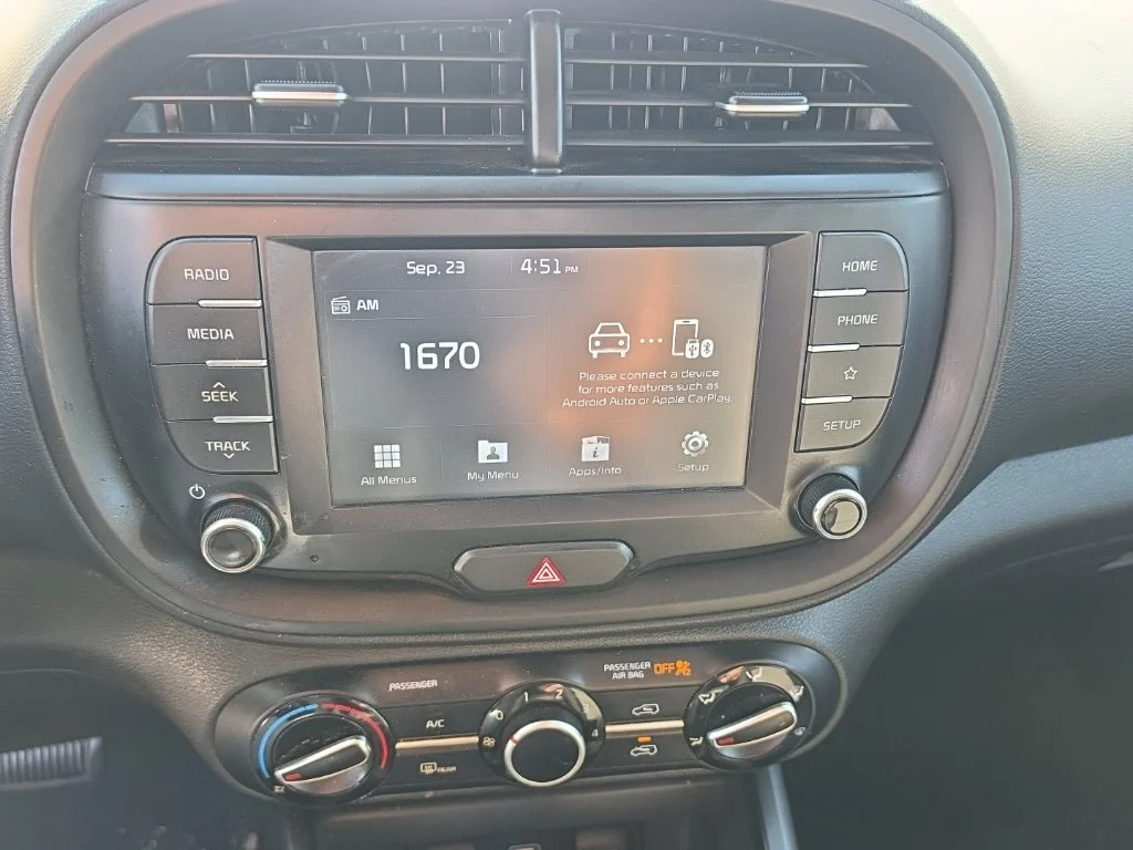 Used 2021 Green Kia X-Line image 17