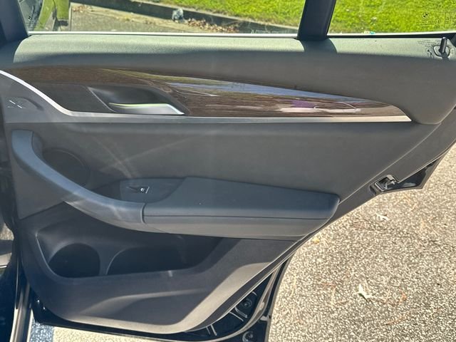 Used 2019 Black BMW xDrive30i image 17