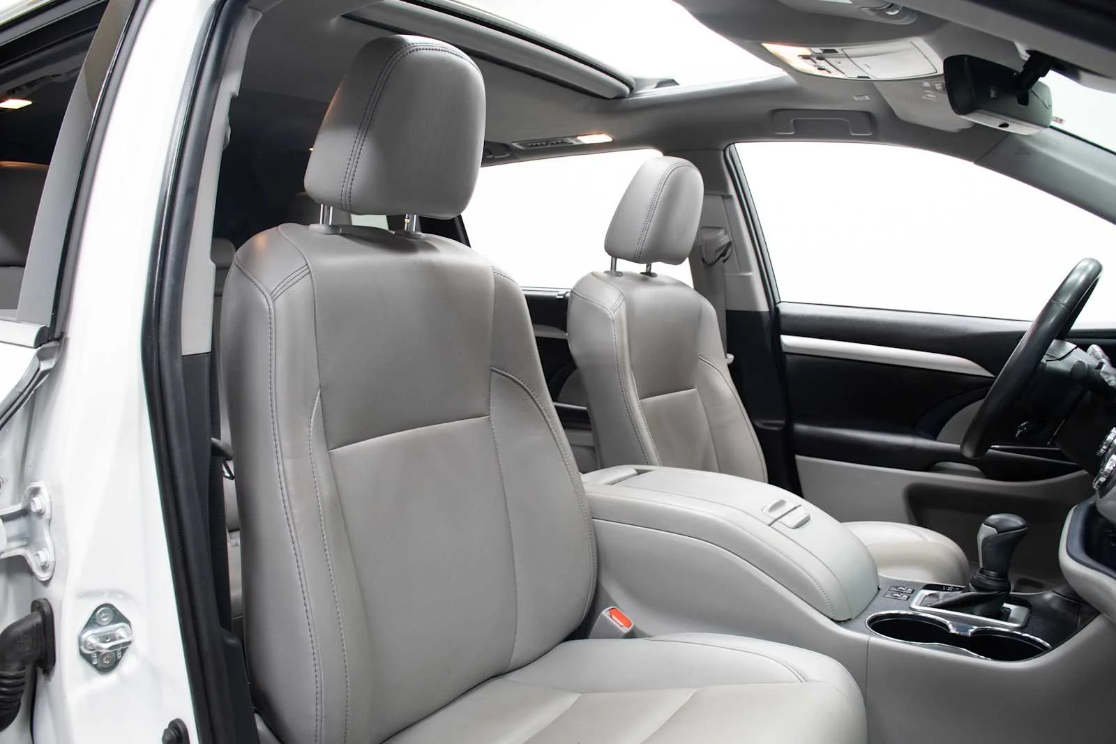 Used 2019 Blizzard Pearl Toyota XLE image 20