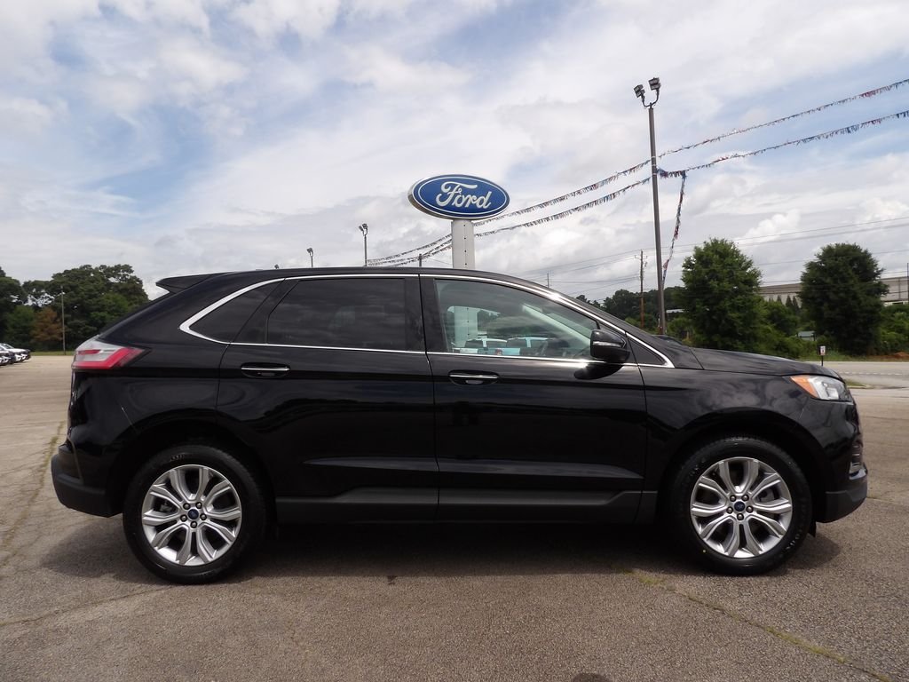 Used 2022 Black Metallic Ford Titanium image 1