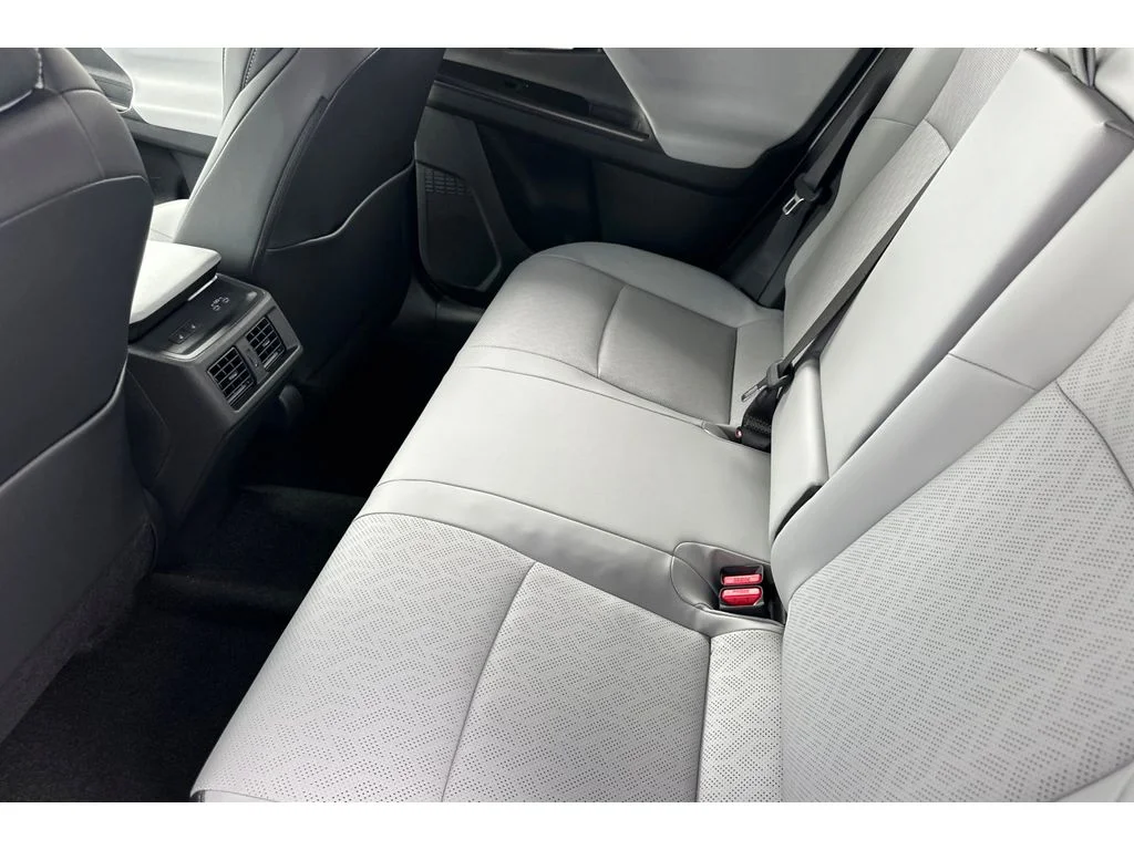 New 2026 CRYSTAL WHITE PEARL Subaru Limited image 12
