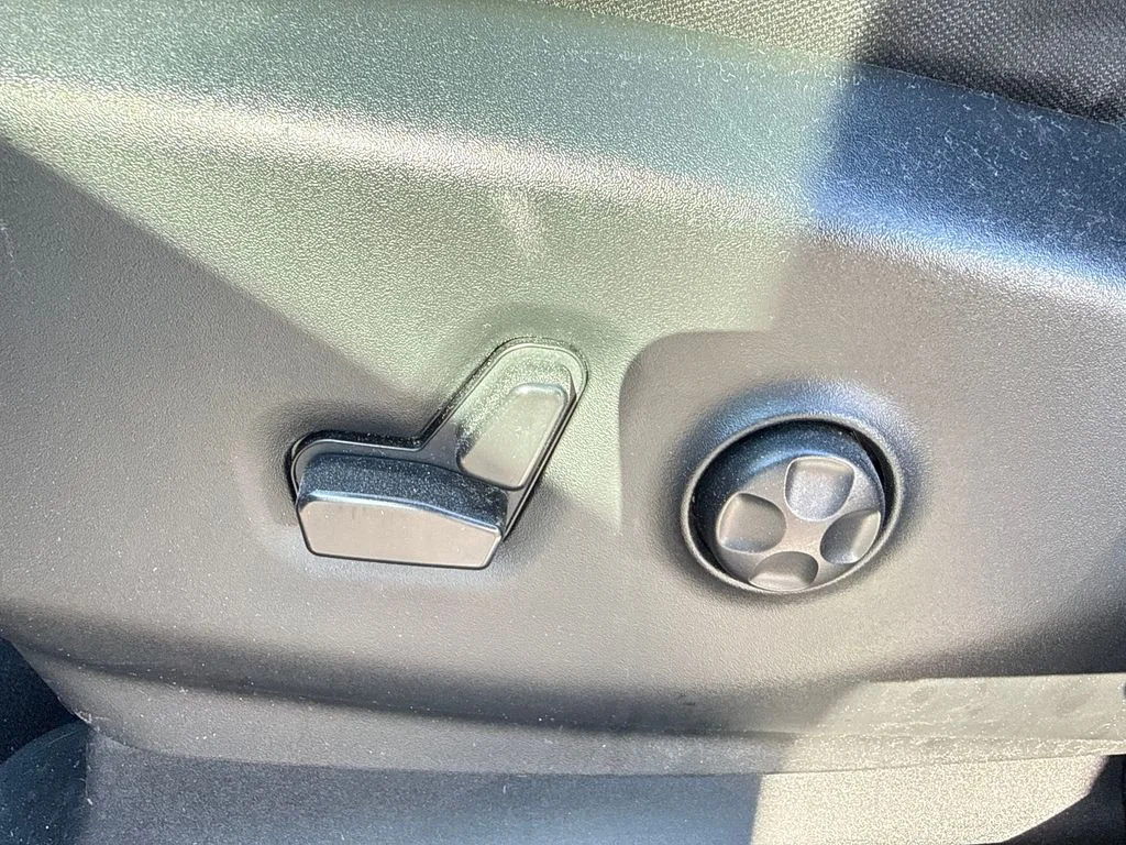 Used 2023 White Chrysler Touring image 14