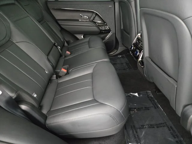 Used 2023 Gray Land Rover SE Dynamic image 17