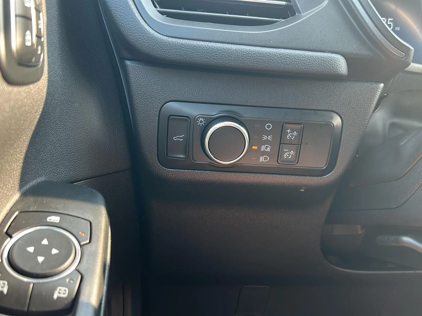 Used 2024 Oxford White Ford Active image 18