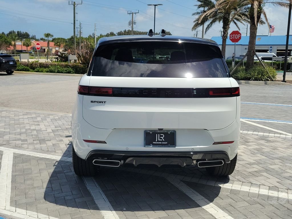 New 2026 Fuji White Land Rover Dynamic SE image 4