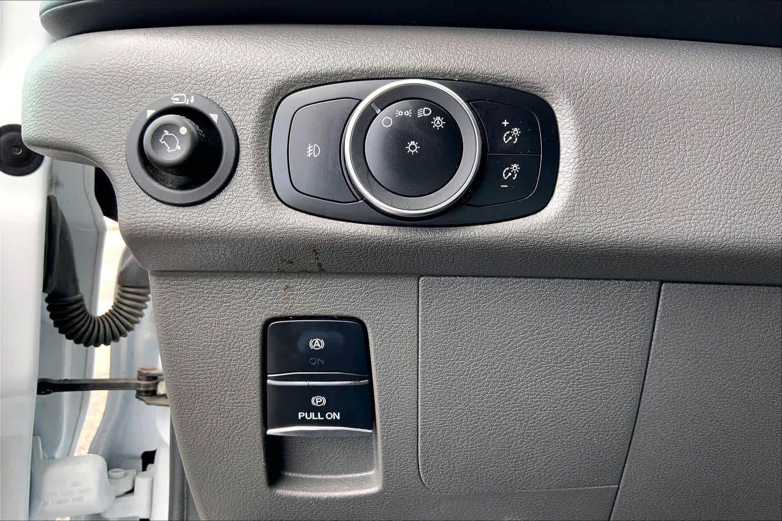 Used 2025 Oxford White Ford XLT image 32