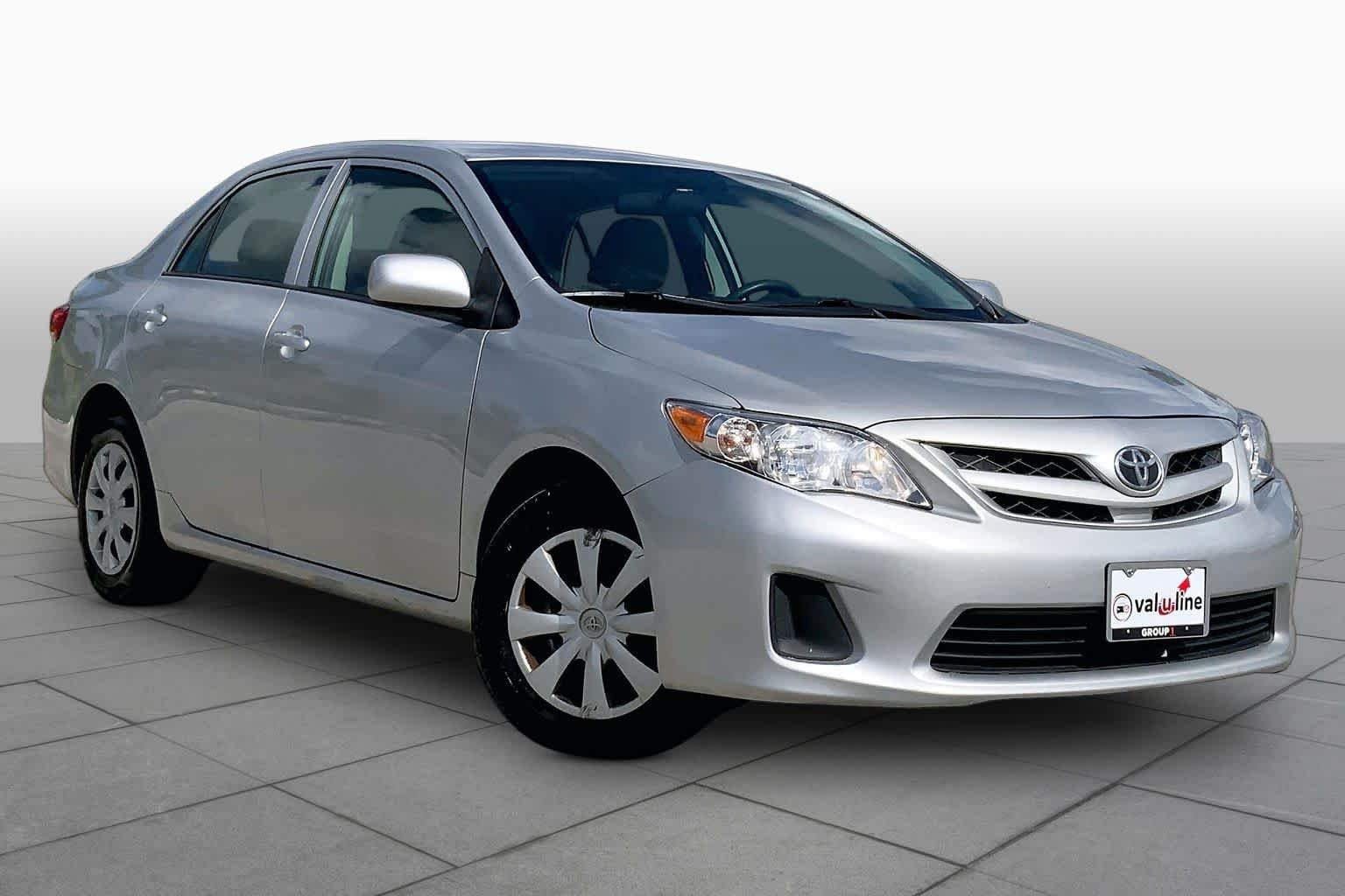 Used 2013 Classic Silver Metallic Toyota L image 3