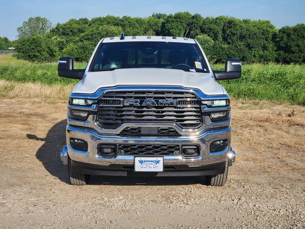 New 2026 Bright White Clear-Coat Exterior Paint RAM Tradesman image 2
