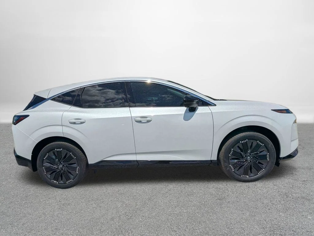 New 2026 White Nissan Platinum image 2