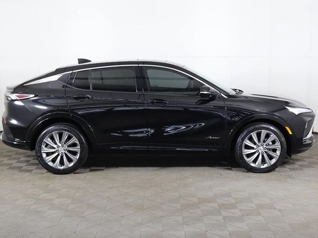 Used 2024 Black Buick Avenir image 18