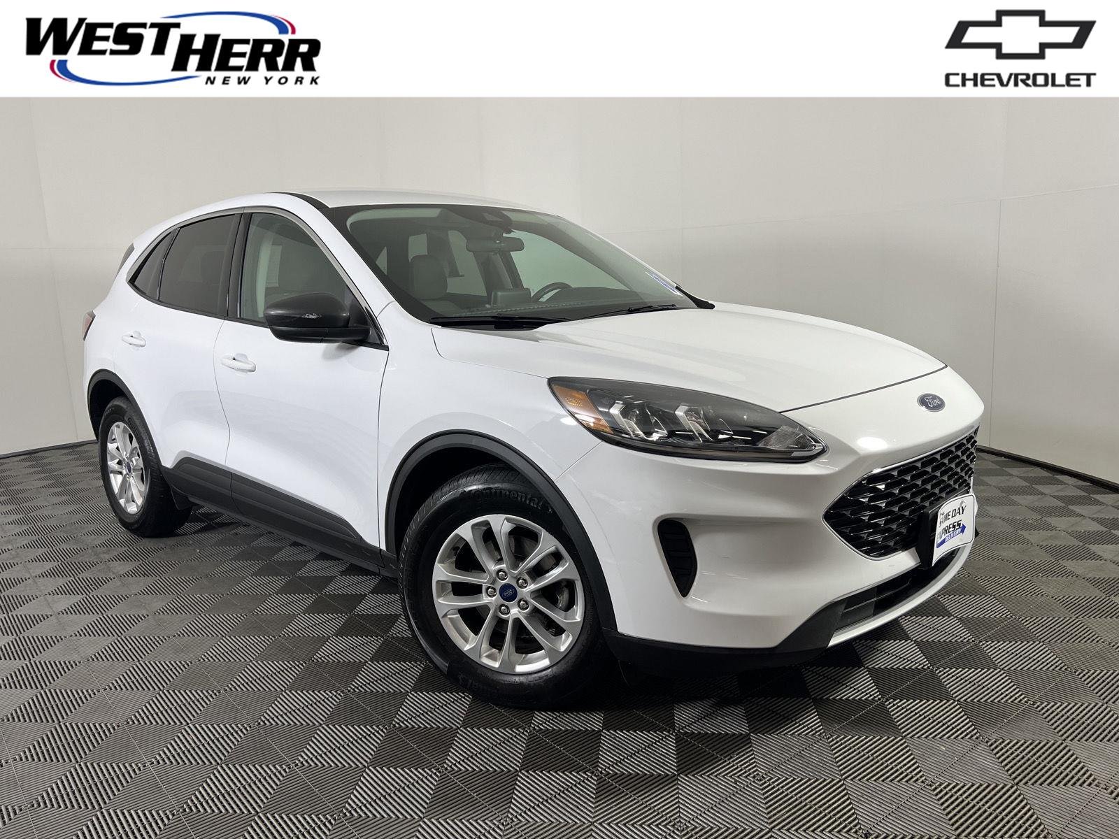 Used 2022 Wh Ford SE image 1