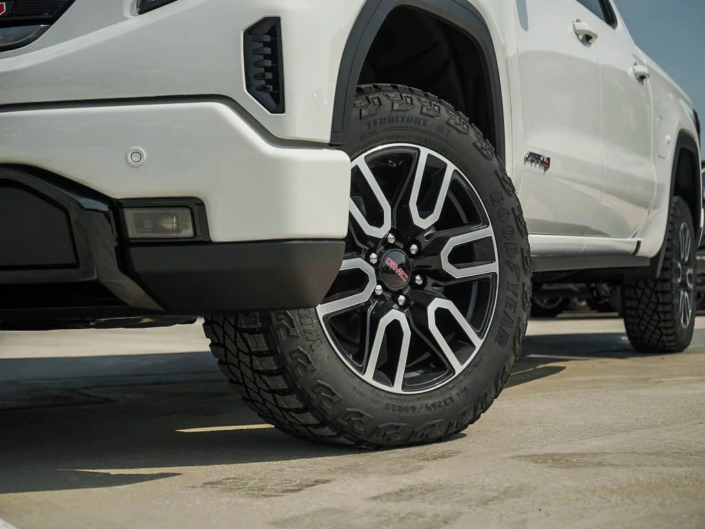 New 2026 Summit White GMC AT4 image 5