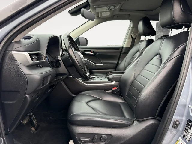 Used 2022 Moon Dust Toyota XLE image 11