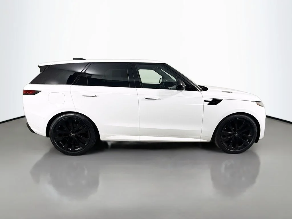 Certified Used 2025 White Land Rover Dynamic SE image 4
