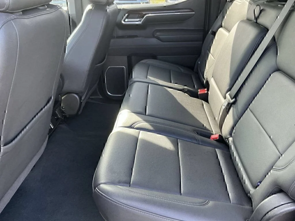 Used 2025 Onyx Black GMC SLT image 18