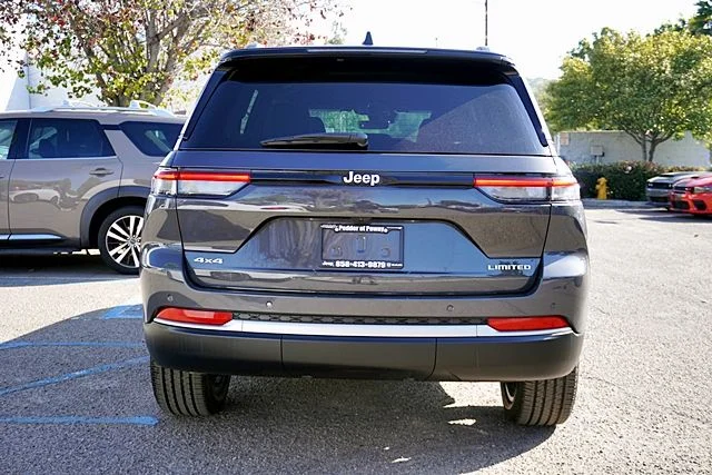 New 2026 Baltic Gray Metallic Clear-Coat Exterior Paint Jeep Limited image 10