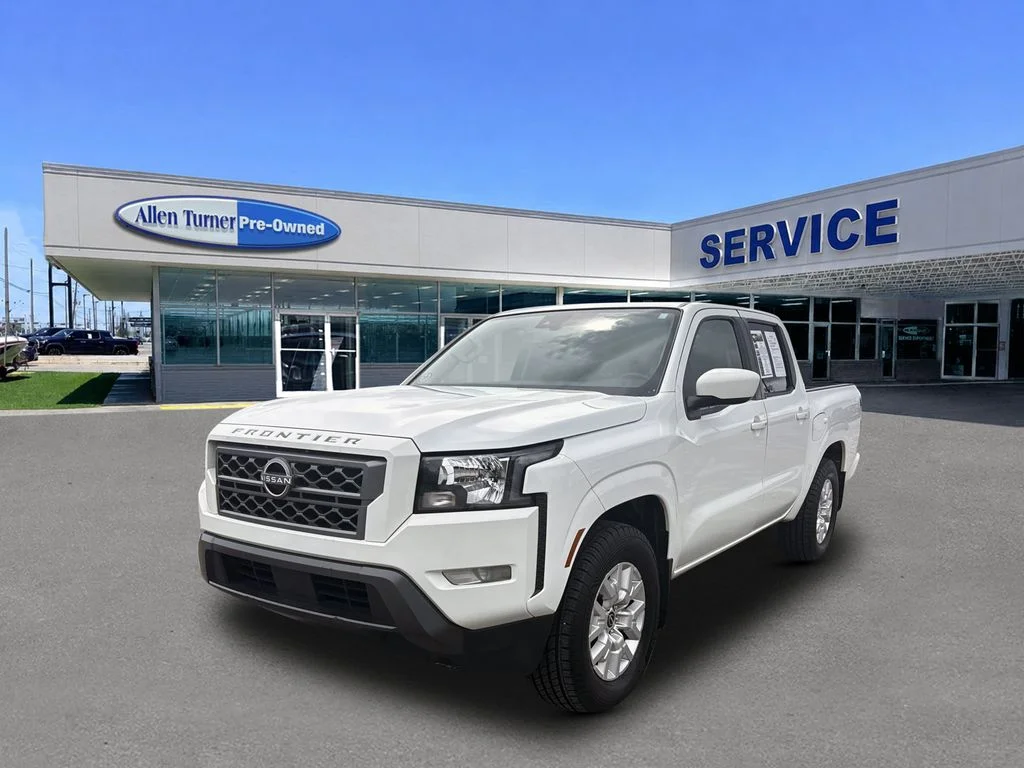 Used 2023 Glacier White Nissan SV image 4