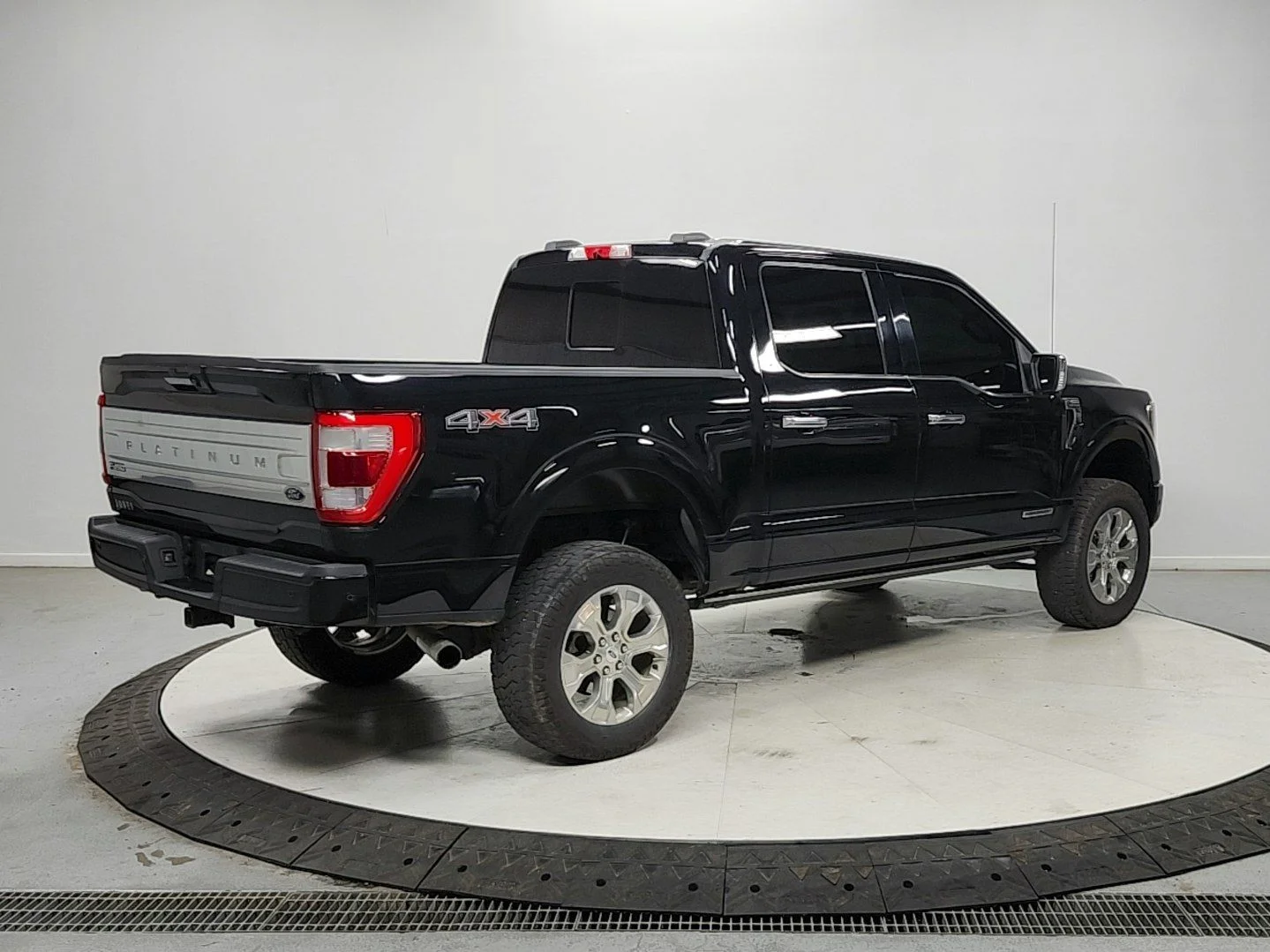 Used 2021 Black Ford Platinum image 7