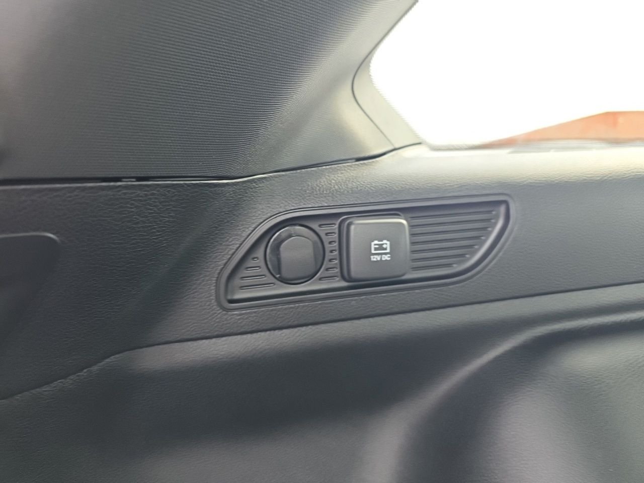 New 2025 Diamond Black Crystal Pearl-Coat Exterior Paint Jeep Limited image 19