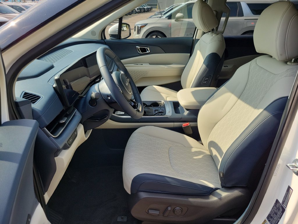 New 2026 Snow White Pearl Kia EX image 22