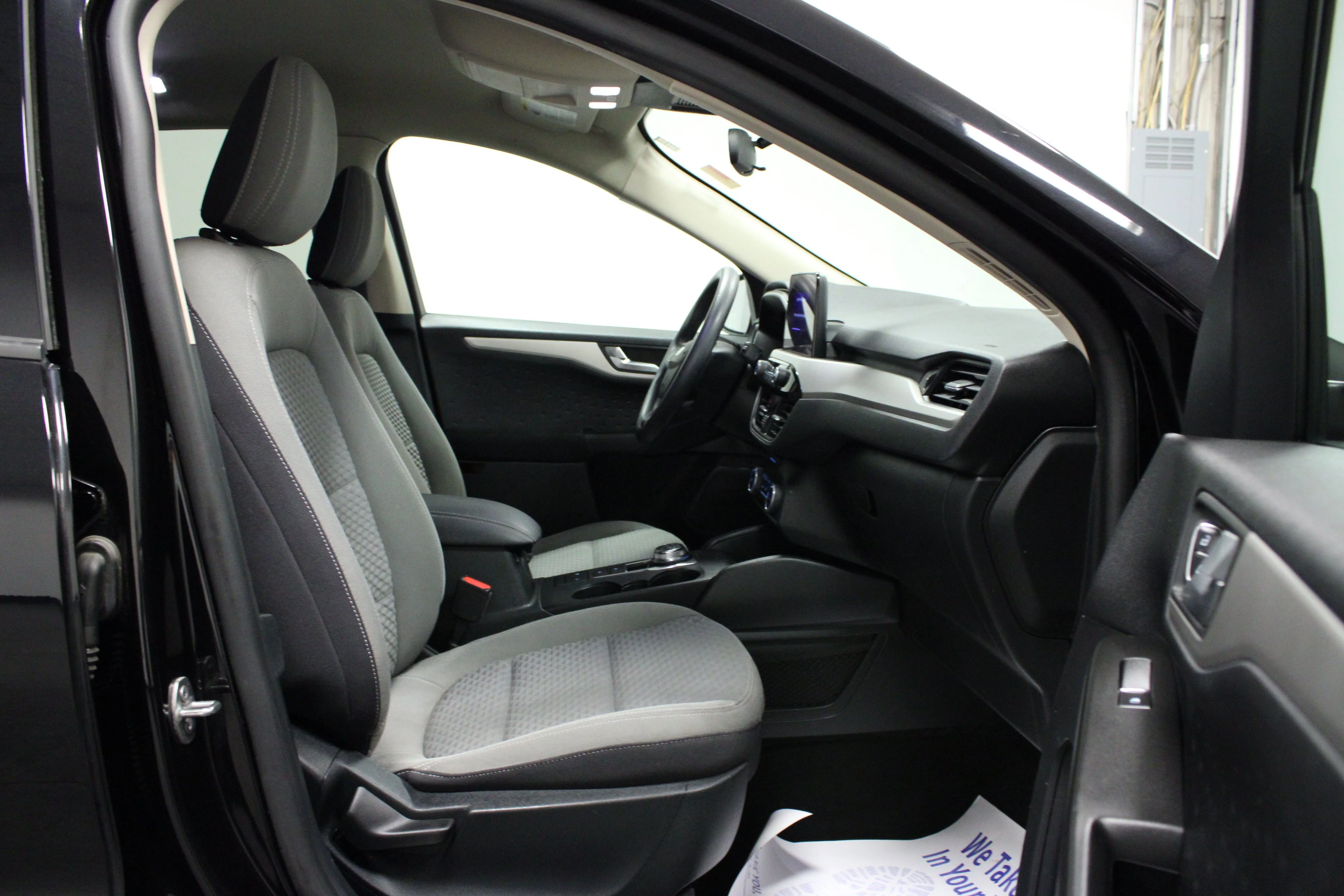 Used 2020 Black Metallic Ford SE image 16