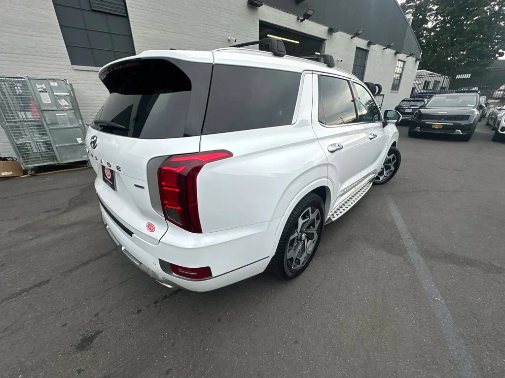 Used 2022 White Hyundai Calligraphy image 6