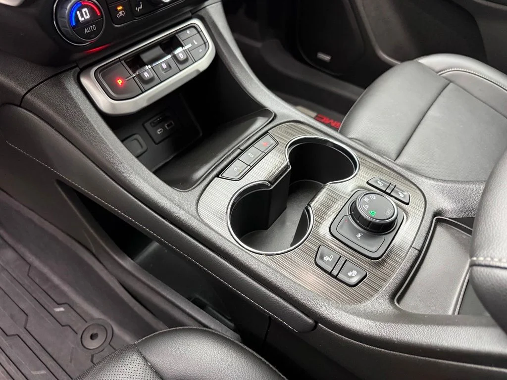 Used 2023 White GMC SLT image 27