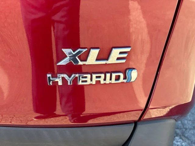 Used 2021 Red Toyota XLE Premium image 5